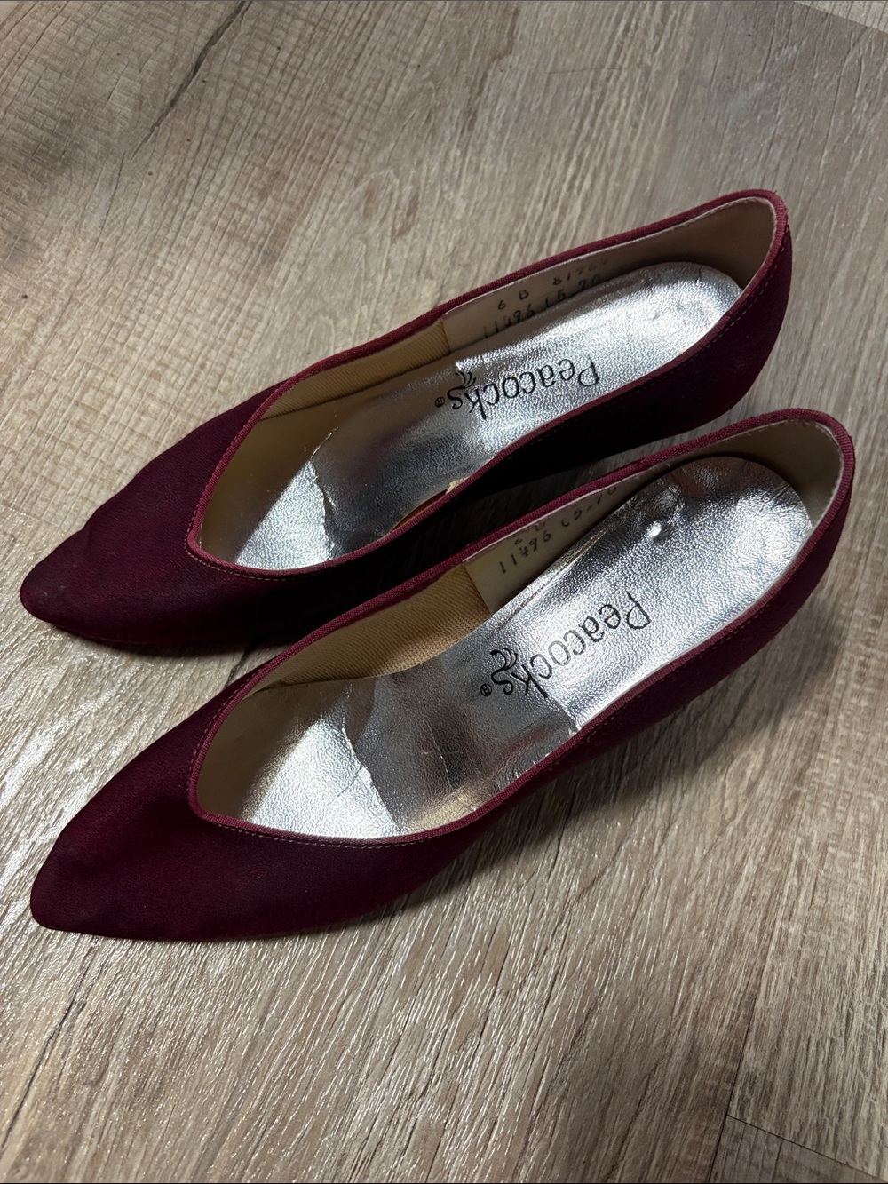Vintage dyeable Peacocks Women's Pointed Toe Heels in Burgundy